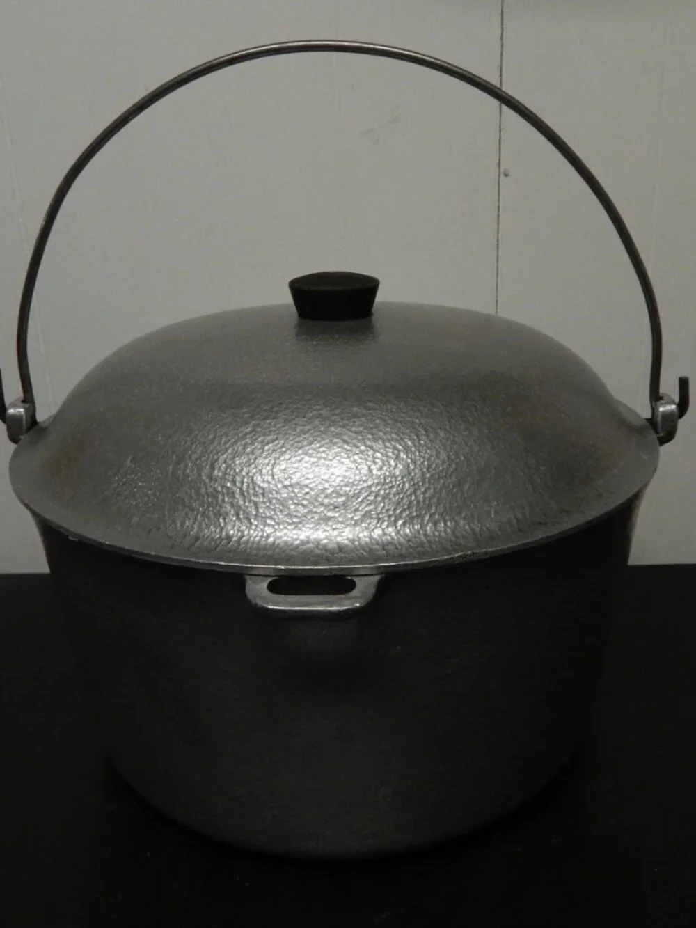 Vintage Club Aluminum Hammercraft 4.5 quart Hammered Finish Dutch Oven w/Lid ***